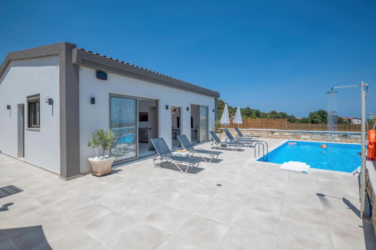 Halaro Villa Gerani  Exterior photo