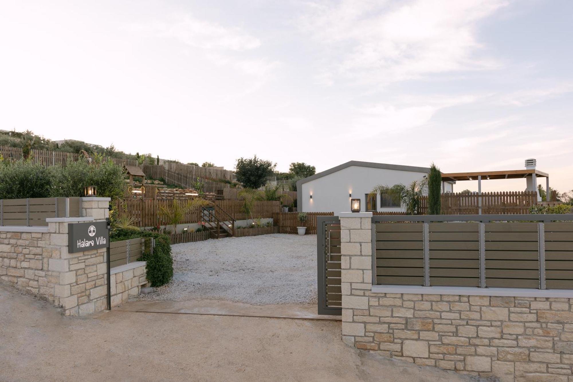 Halaro Villa Gerani  Exterior photo